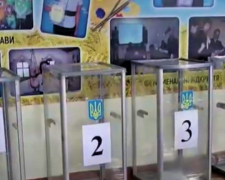 На избирательных участках в Мариуполе испортили бюллетени для голосования за городского голову