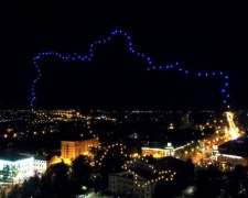 Грандиозное световое шоу над Мариуполем прошло впервые в Украине