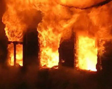 В Мариуполе при пожаре погибли женщина и ребенок