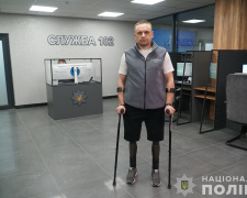 Провів 19 годин під завалами і втратив обидві ноги: захисник Донеччини на протезах служить у поліції