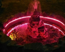 Мариуполец из подручных средств соорудил светящийся фонтан (ФОТО+ВИДЕО)