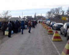 На КПВВ Донбасса - транспортный коллапс: В очередях свыше 1000 автомобилей