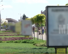 В Мариуполе продолжают очищать улицы от рекламных баннеров и билбордов (ВИДЕО)