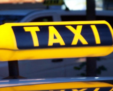 Нетрезвый угонщик «такси» разбил машину о дерево в Мариуполе