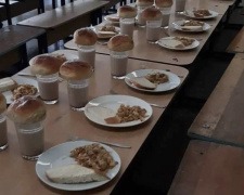 "Коли буде нормальна їжа?!" - маріупольці обурені харчуванням у школах та садочках