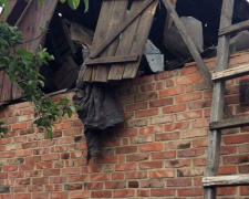 Появились фото последствий миномётного обстрела домов на Донетчине (ФОТО)