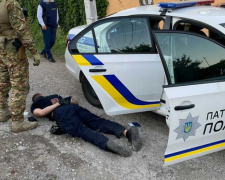 Продавали наркотики и выбивали «дань»: в Мариуполе будут судить четырех экс-полицейских