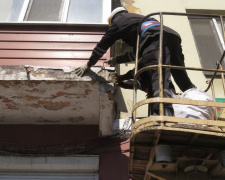 В Мариуполе матросы и водолазы спасают горожан от «балконной бомбардировки» (ФОТО+ВИДЕО)
