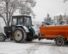 На уборку улиц Мариуполя от снега выведено 50 единиц спецтехники