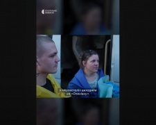 Вийшли з Азовсталі разом, а зустрілися лише тепер: зворушлива історія родини з обміну полоненими 