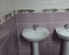 Туалеты в школах Мариуполя оборудуют датчиками движения и LED-светильниками (ФОТО)