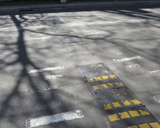 Опасный перекрёсток в Мариуполе остался без «лежачих полицейских» (ФОТОФАКТ)