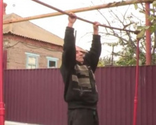 Под Мариуполем 71-летний мужчина поставил рекорд Украины на перекладине (ВИДЕО)