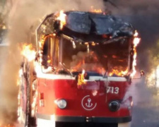 В Мариуполе сгорел чехословацкий трамвай (ФОТО+ВИДЕО)