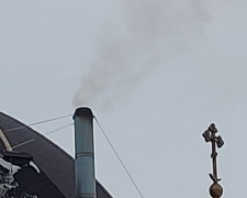 Мариупольцы жалуются на дымящую трубу строящейся гостиницы в центре города