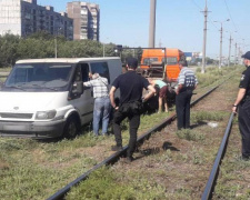 Смертельное ДТП в Мариуполе: водитель умер за рулем микроавтобуса? (ФОТО+ВИДЕО)
