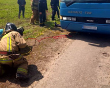 Водителя автобуса «Мариуполь – Харьков» насмерть придавило во время ремонта
