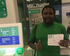 Камерунец сдал экзамен на водительские права в Мариуполе (ФОТО)