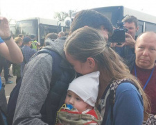 Эвакуированные из «Азовстали» мариупольцы прибыли в Запорожье