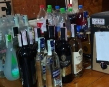 В Мариуполе полиция изъяла более 5 тысяч бутылок суррогатного алкоголя (ФОТО)