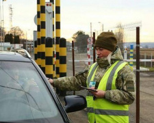 Украина временно закрывает пункты пропуска на границе: в список вошел Мариуполь (ФОТО)