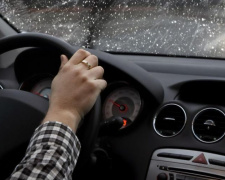 Мариупольских водителей предупреждают об опасности на дорогах