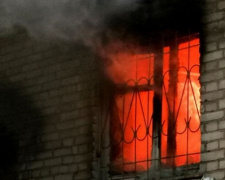 Из-за пожара в центре Мариуполя пострадала женщина