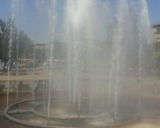 На мариупольской площади Независимости запустили фонтан, Wi-Fi и восстановили освещение (ФОТО)