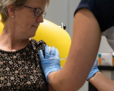 Оксфордская вакцина против коронавируса дает положительные результаты - ВВС