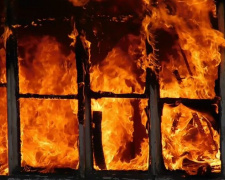 В Мариуполе в огне пострадал пожилой мужчина