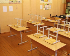 В Мариуполе 70 первых классов в сентябре будут учиться со старой мебелью