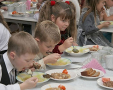 Резко возросло количество детей, отравившихся в школе в Донецкой области