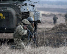 Боевики атаковали украинские позиции вблизи Золотого. Идет бой
