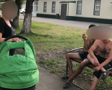 В Мариуполе грабители спрятали чужие деньги в детской коляске
