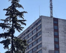 В Мариуполе исчез флаг Украины над Гипромезом (ФОТО)
