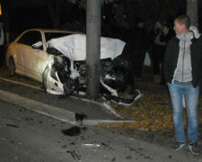 Авария в Мариуполе. ГСЧС вскрывали машину. Трое в больнице (ФОТО+ДОПОЛНЕНО)