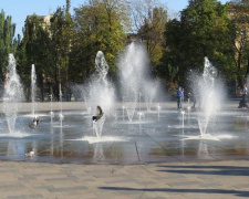 В Мариуполе одевают в «шубу» управление «танцующим» фонтаном (ФОТОФАКТ)