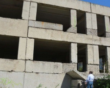 В Мариуполе закроют доступ в заброшенное здание посреди жилого района (ФОТО)