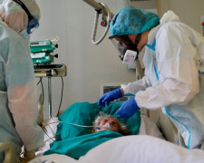 В Мариуполе с COVID-19 госпитализировали вдвое больше, чем выписали с выздоровлением