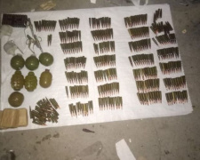Оружие, наркотики, взрывчатка: в Мариуполе обнаружен гараж с «сюрпризом» (ФОТО)