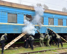 Как спецназовцы в Мариуполе освободили людей из поезда (ФОТО+ВИДЕО)