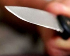 В Мариуполе мужчина ударил сожительницу ножом в грудь