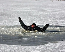 На Донетчине мужчина провалился под речной лед