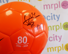 Определен счастливый обладатель мяча с автографом Дарио Срны среди читателей MRPL.CITY (ФОТО)