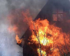 В Мариуполе вспыхнул пожар в частном доме: есть пострадавшие 