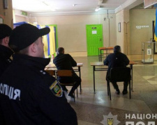 В Донецкой области председатель избирательной комиссии отказался открывать участок для голосования