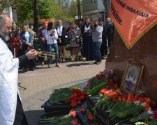 Мариупольцы с молитвой почтили память ликвидаторов на аварии на Чернобыльской АЭС (ФОТО)