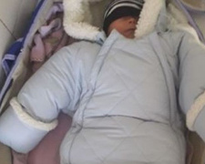 На порог роддома подбросили младенца: мариупольцев просят о помощи (ФОТО)