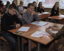 Социальная или академическая: какую стипендию выбирают студенты-переселенцы в Мариуполе (ФОТО)
