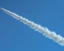 «Прилетіло п’ять ракет» - наслідки прильотів в Маріуполі показали на відео